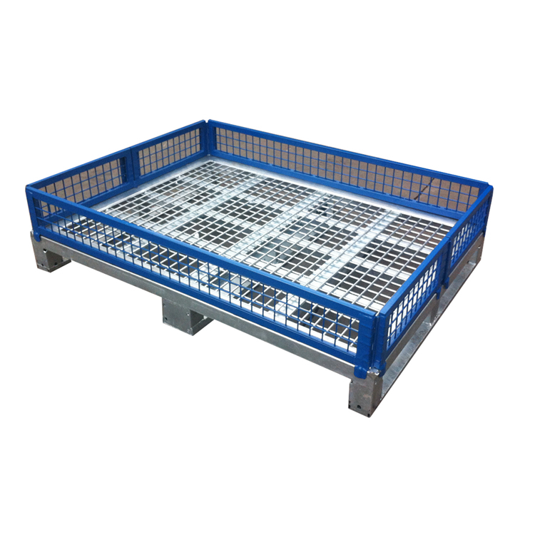 在倉儲式超市中的金屬托盤